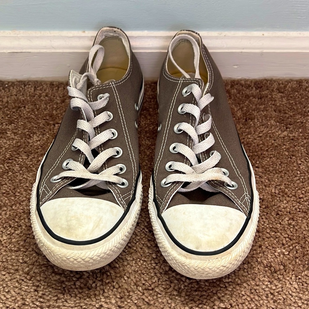 Converse low top charcoal women’s size 8